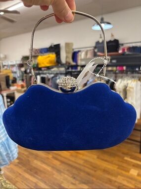 Elegant Royal Blue Velvet Evening Clutch with Rhinestone Kiss Lock